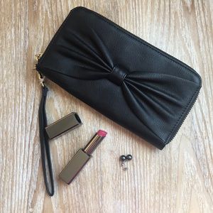 Simple Black Clutch